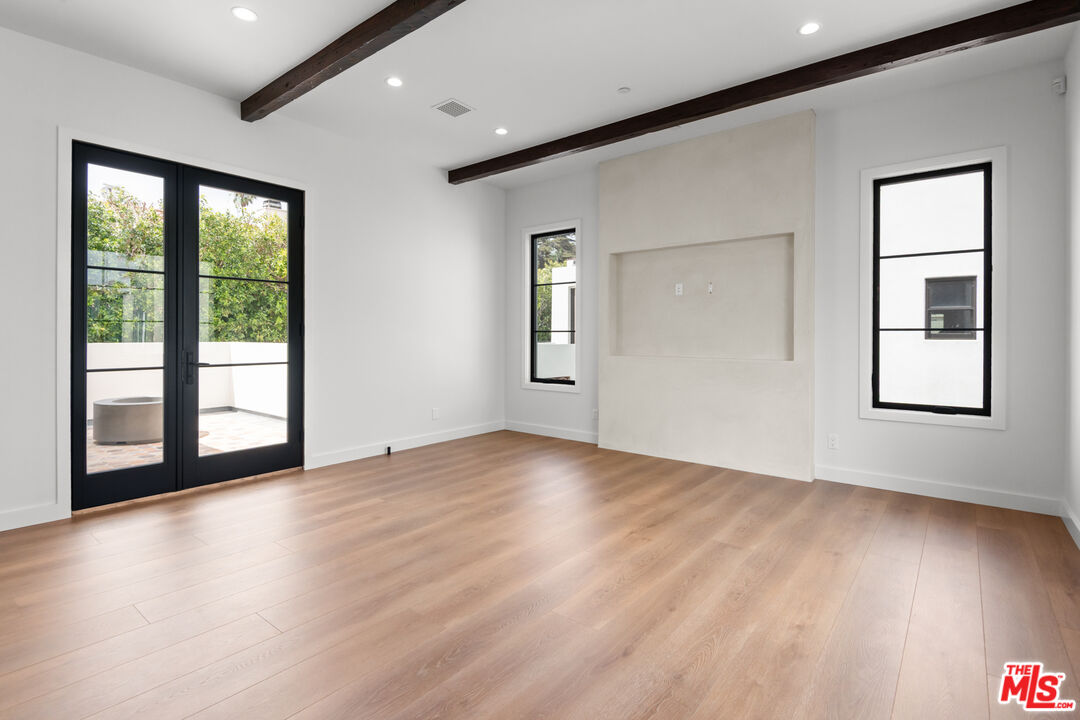 930 Lincoln Blvd Unit: B