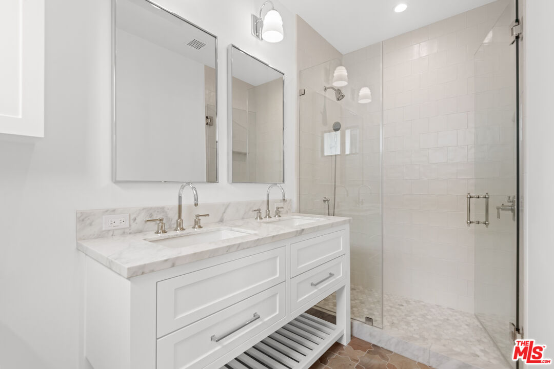 930 Lincoln Blvd Unit: B