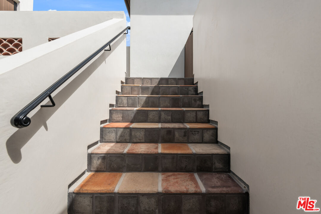 930 Lincoln Blvd Unit: B