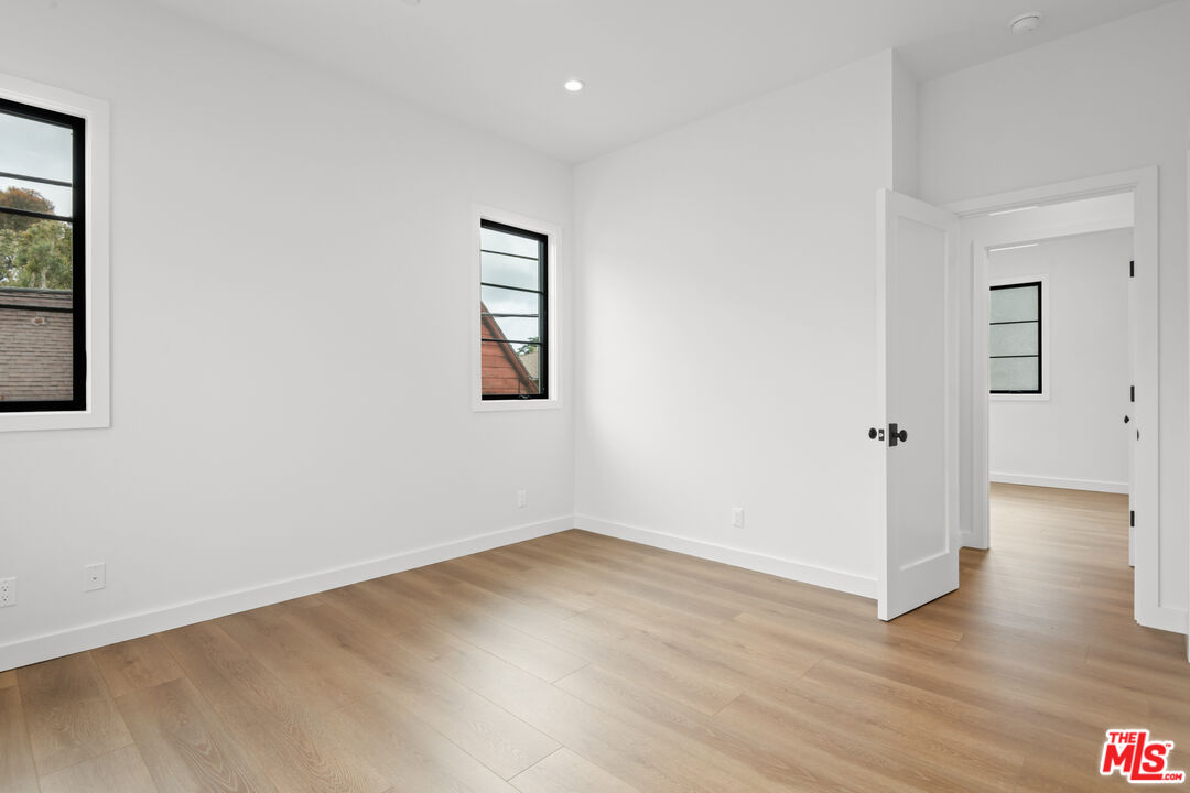 930 Lincoln Blvd Unit: B