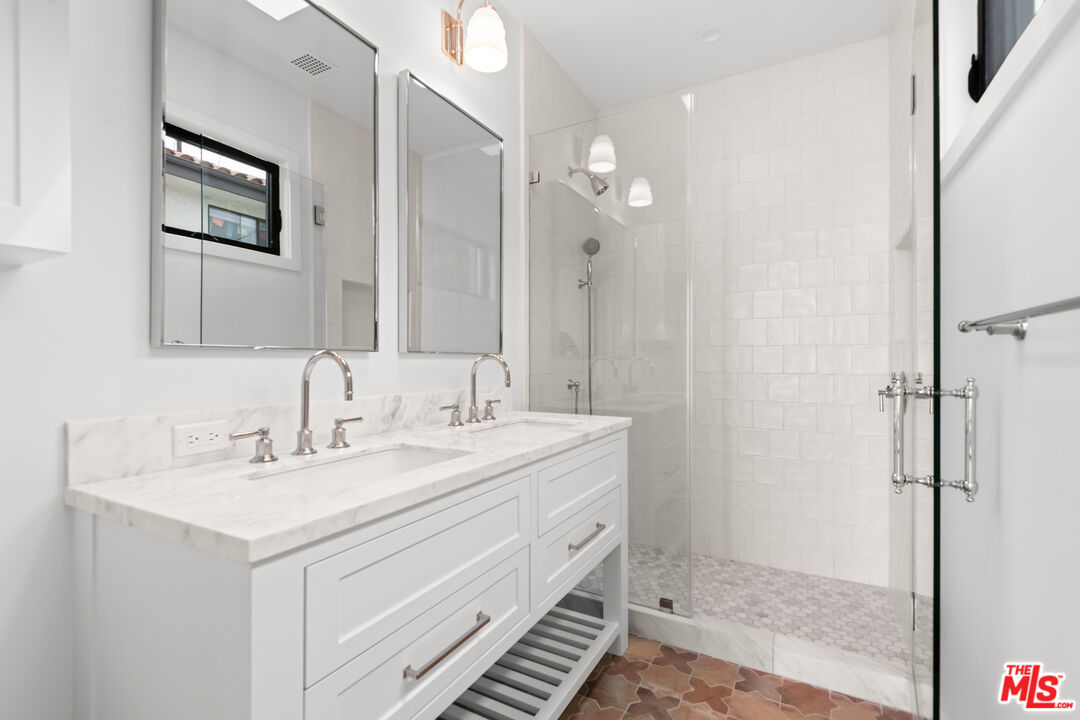 930 Lincoln Blvd Unit: B