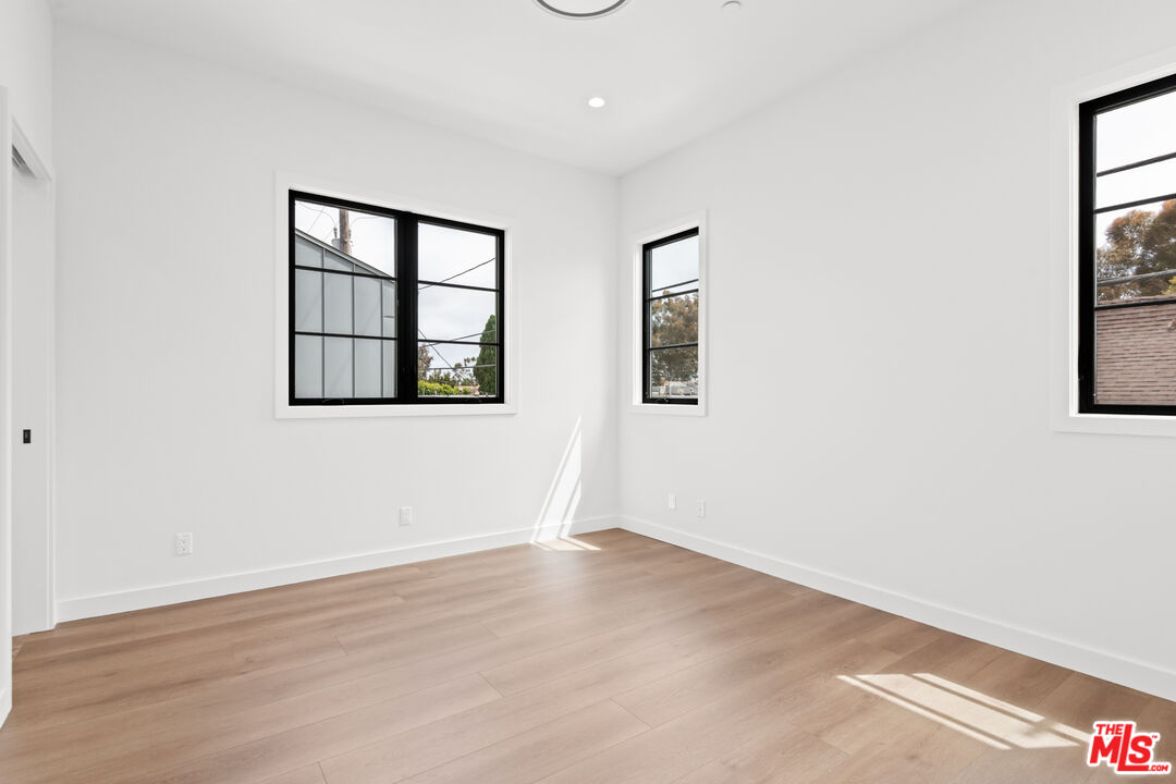 930 Lincoln Blvd Unit: B