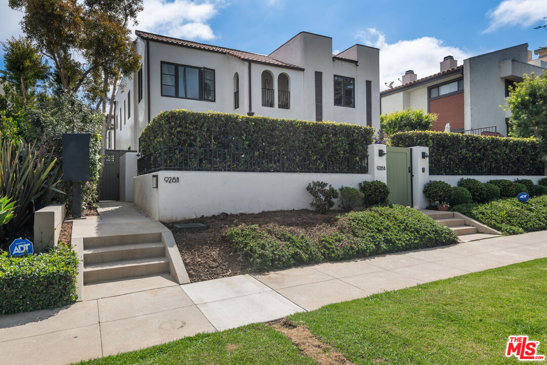 930 Lincoln Blvd Unit: B