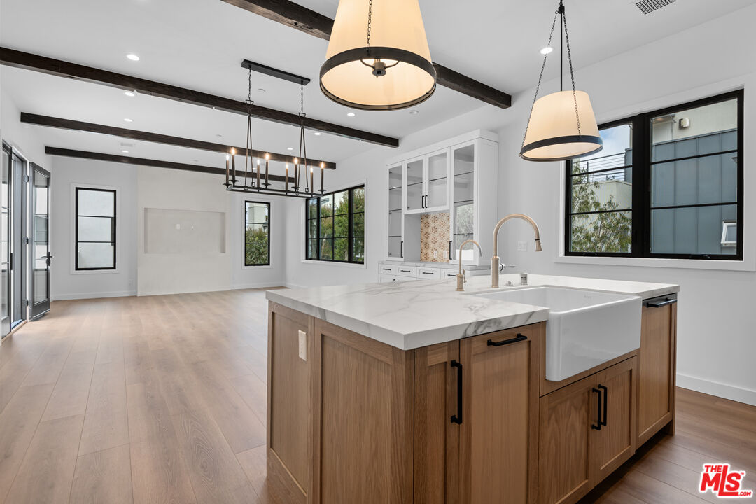 930 Lincoln Blvd Unit: B