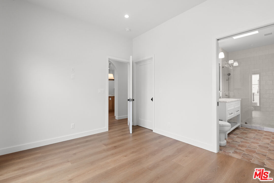 930 Lincoln Blvd Unit: B