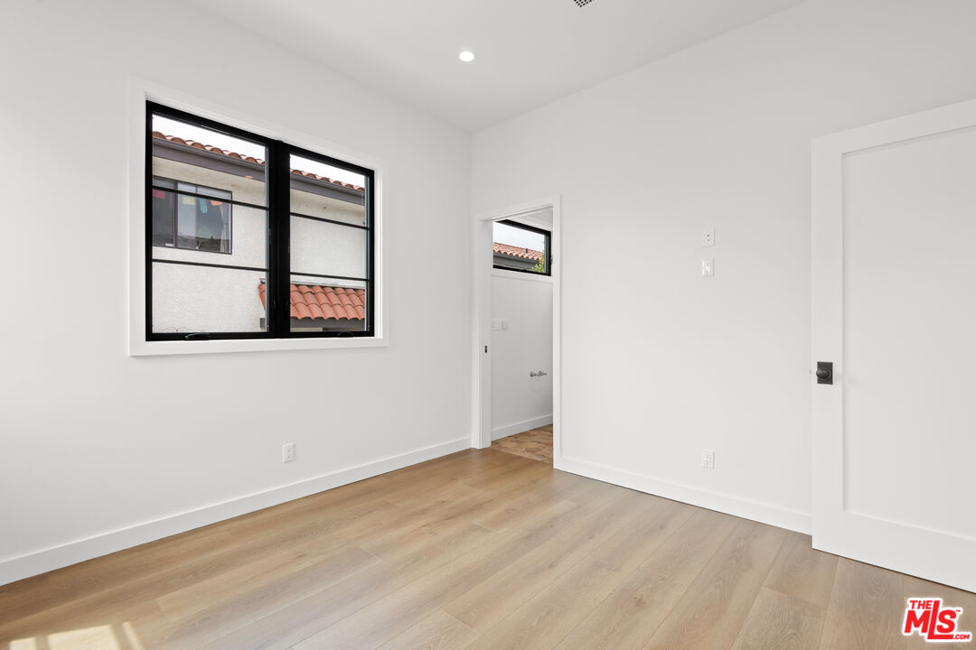 930 Lincoln Blvd Unit: B
