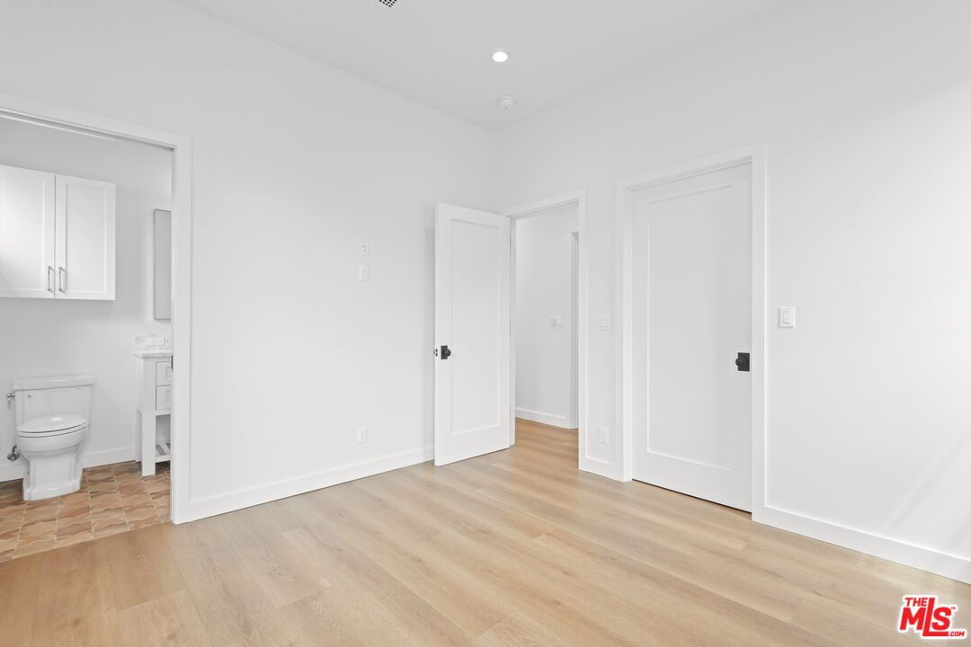 930 Lincoln Blvd Unit: B