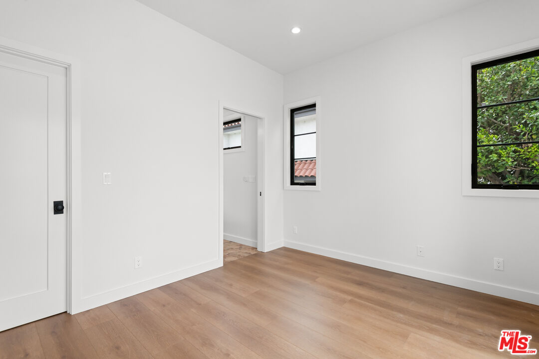 930 Lincoln Blvd Unit: B