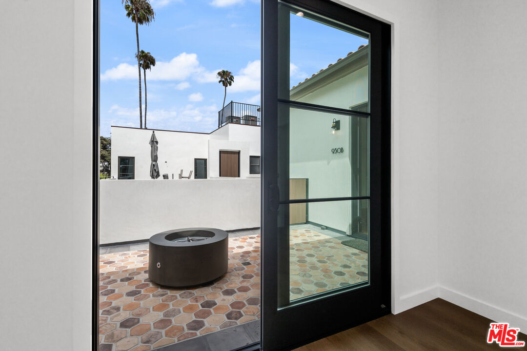 930 Lincoln Blvd Unit: B