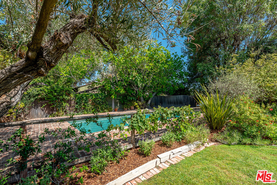 3306 Veteran Ave