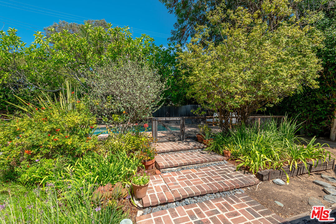 3306 Veteran Ave