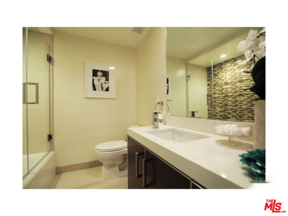 11657 Chenault St Unit: 105