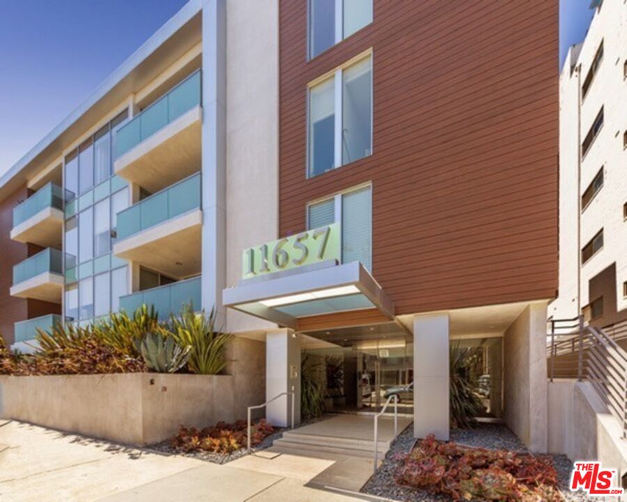 11657 Chenault St Unit: 105