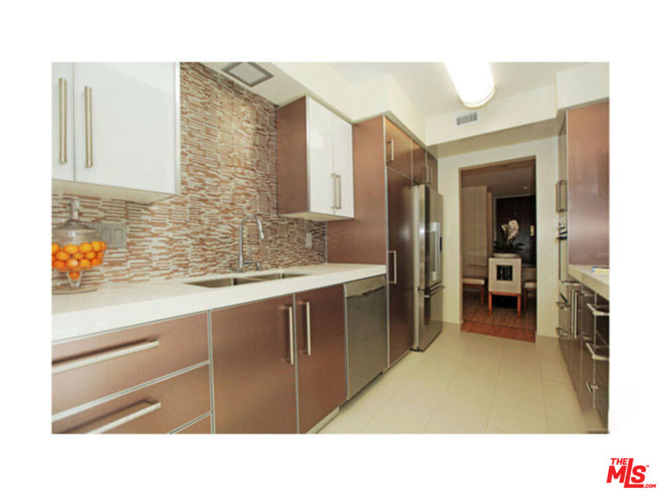 11657 Chenault St Unit: 105