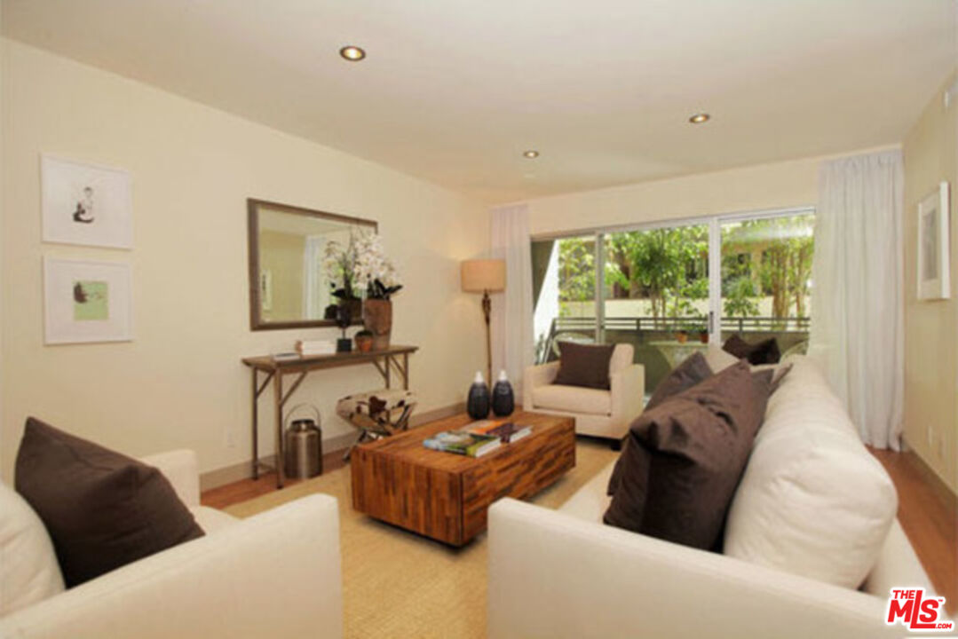 11657 Chenault St Unit: 105