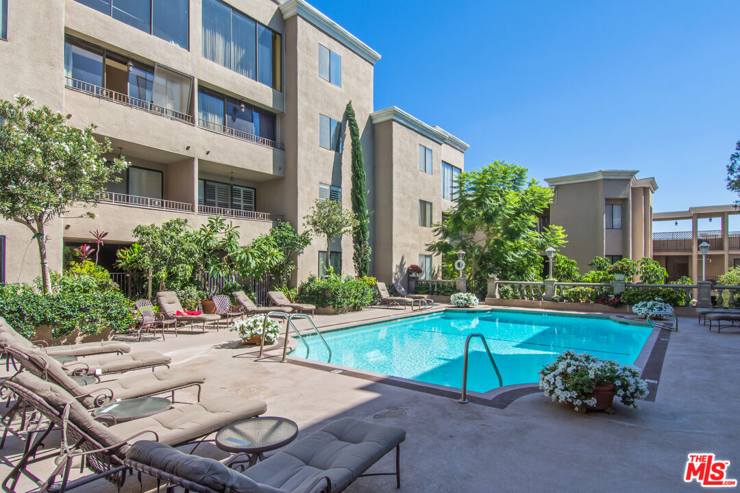 8455 Fountain Ave Unit: 312