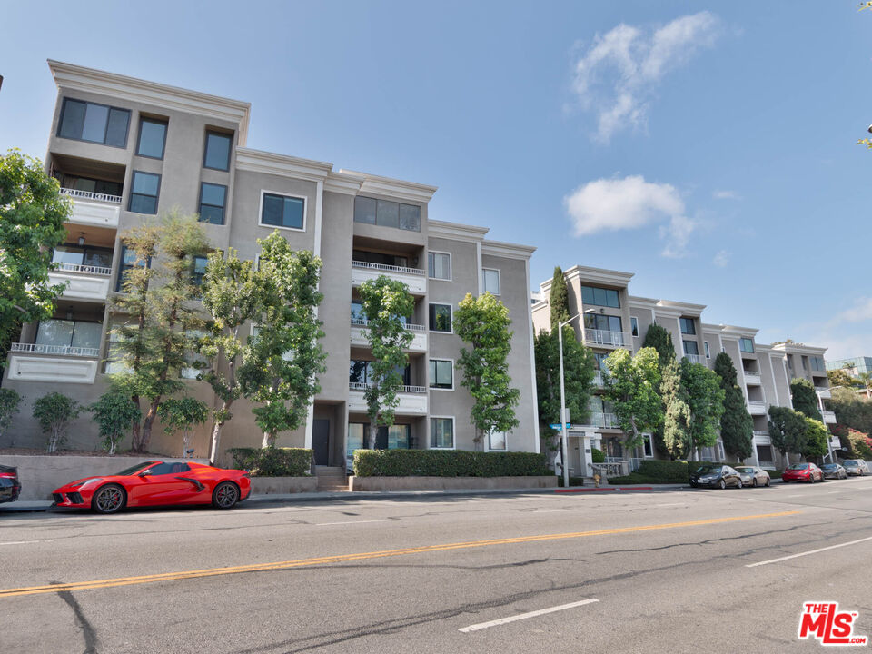 8455 Fountain Ave Unit: 312