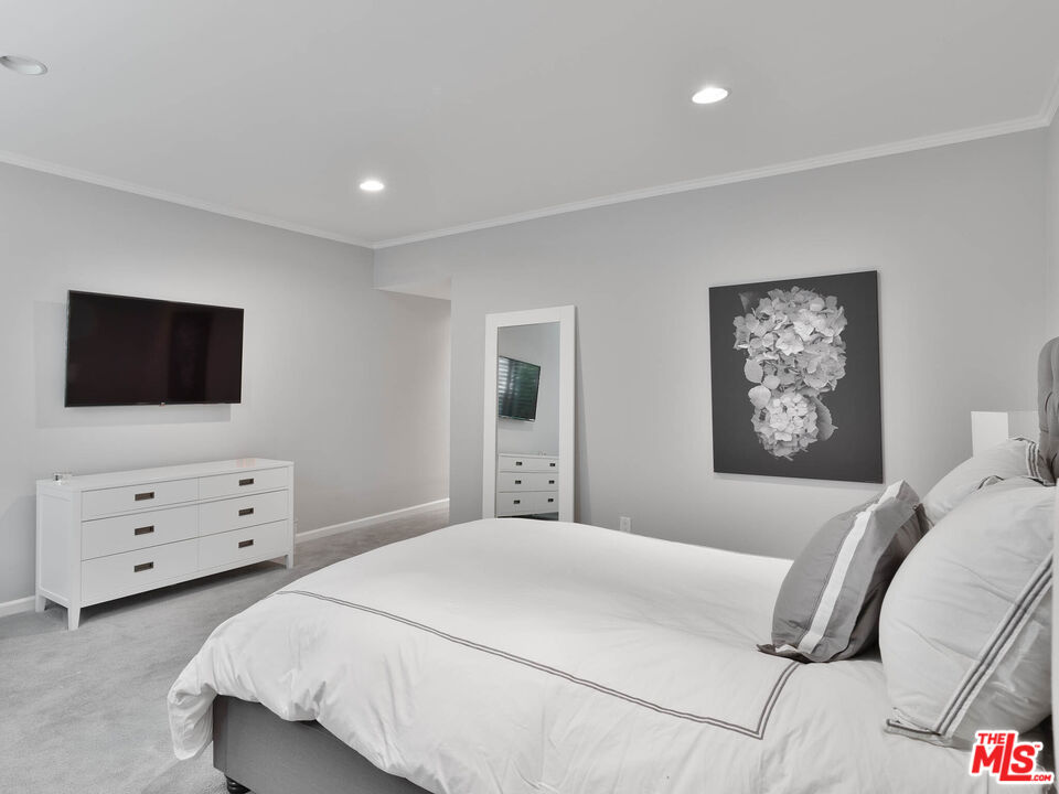 8455 Fountain Ave Unit: 312
