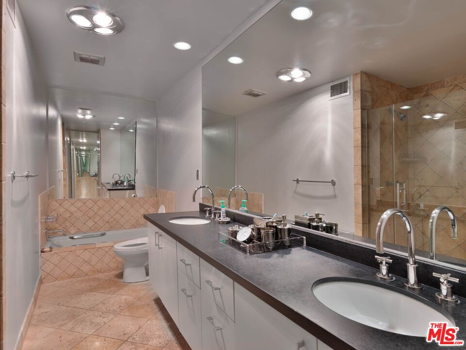 8455 Fountain Ave Unit: 312