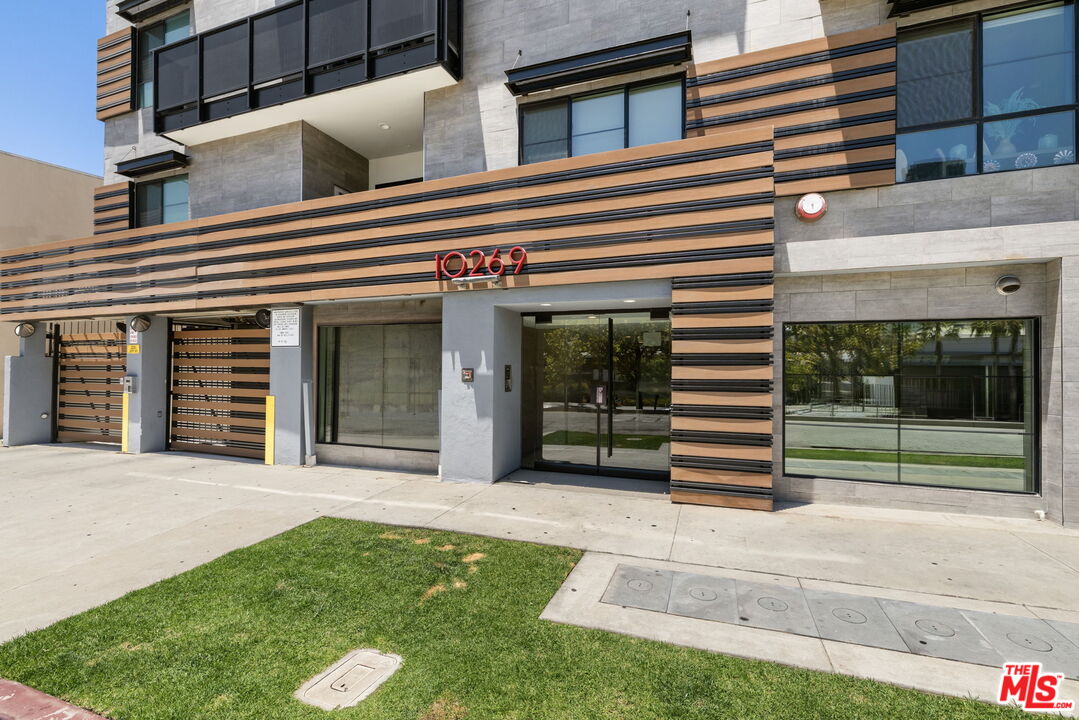 10269 Santa Monica Blvd