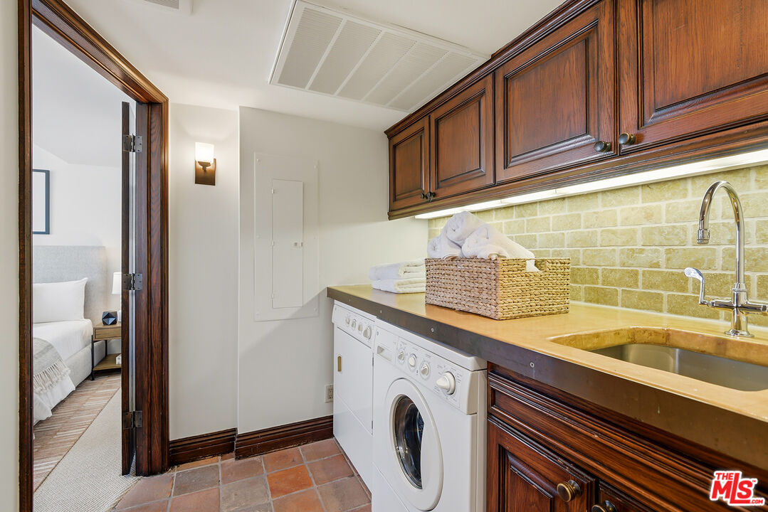 450 N Maple Dr Unit: 501