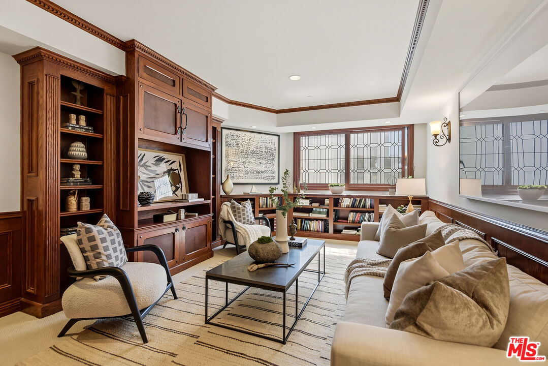 450 N Maple Dr Unit: 501