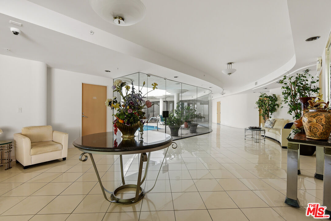 450 N Maple Dr Unit: 501