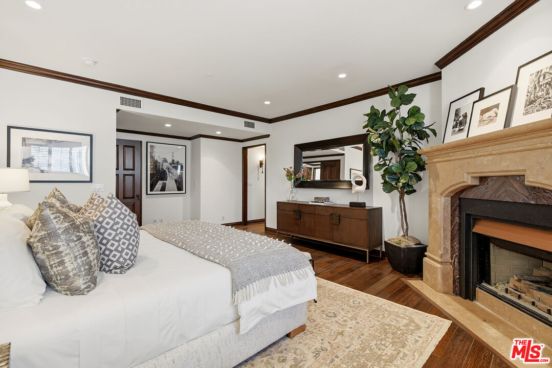 450 N Maple Dr Unit: 501