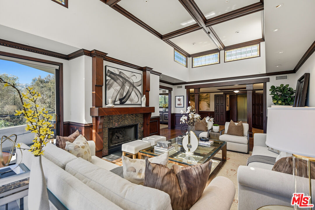 450 N Maple Dr Unit: 501