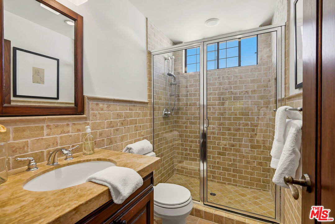 450 N Maple Dr Unit: 501