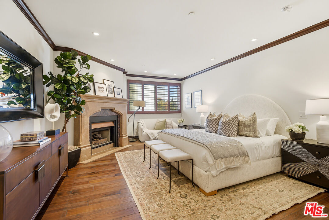 450 N Maple Dr Unit: 501
