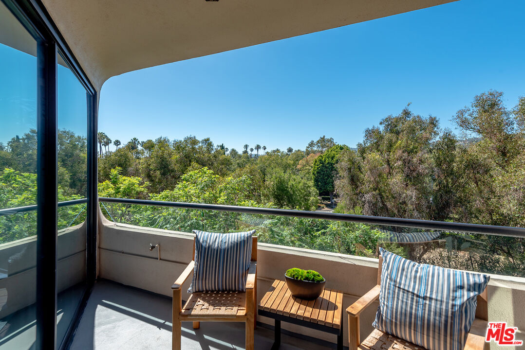 450 N Maple Dr Unit: 501