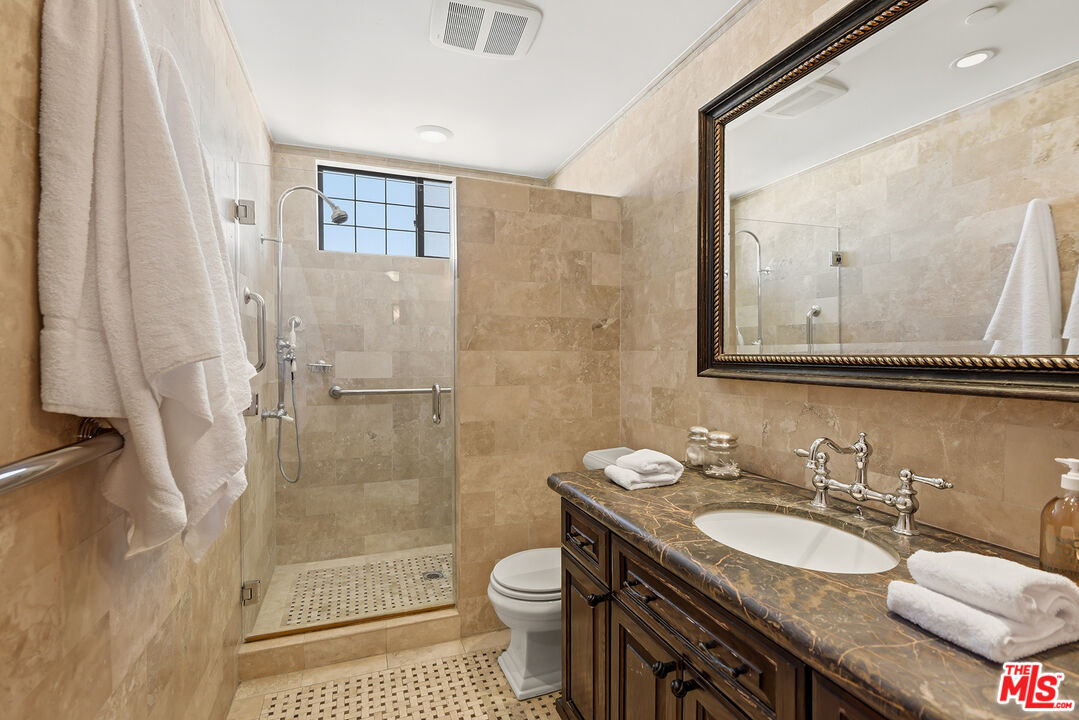 450 N Maple Dr Unit: 501
