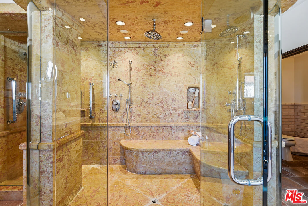 450 N Maple Dr Unit: 501