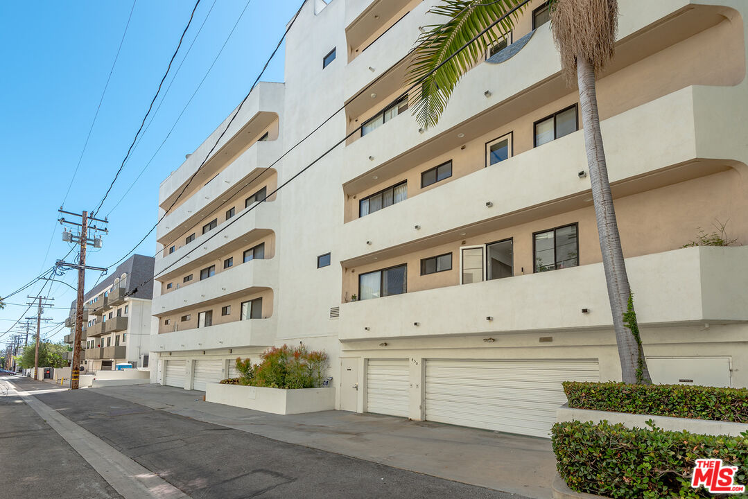 450 N Maple Dr Unit: 501