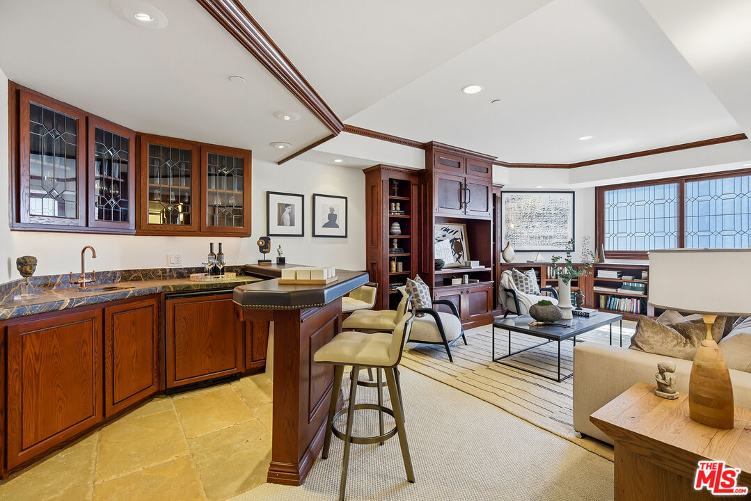450 N Maple Dr Unit: 501
