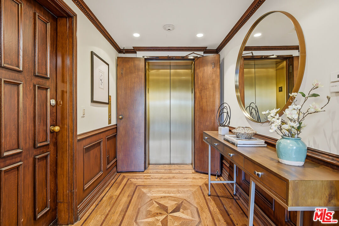 450 N Maple Dr Unit: 501