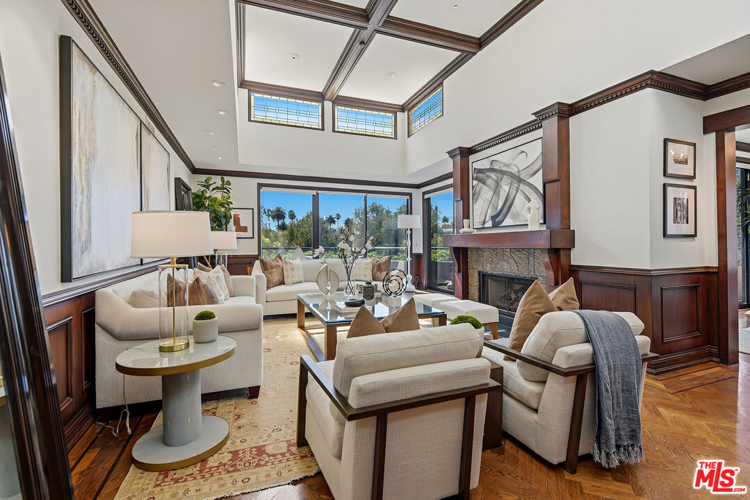 450 N Maple Dr Unit: 501