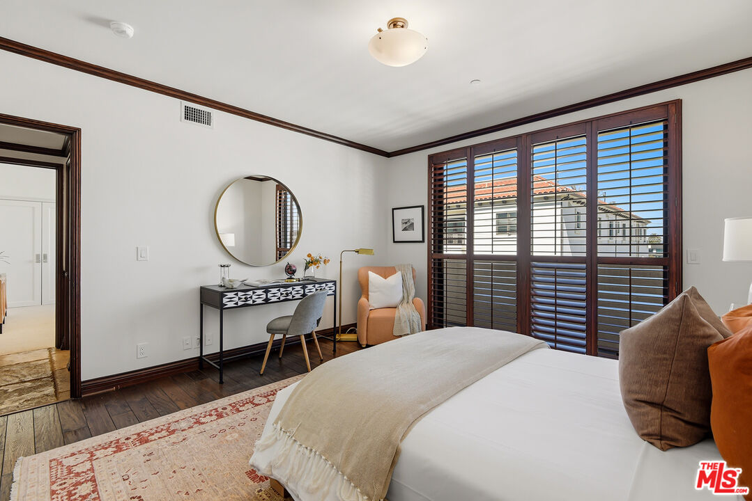 450 N Maple Dr Unit: 501