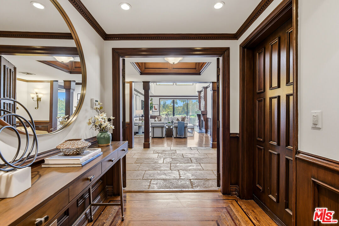450 N Maple Dr Unit: 501