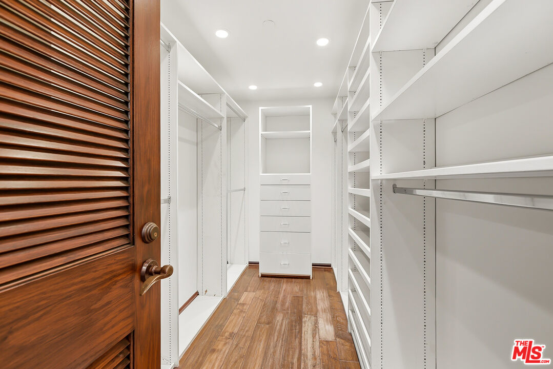 450 N Maple Dr Unit: 501