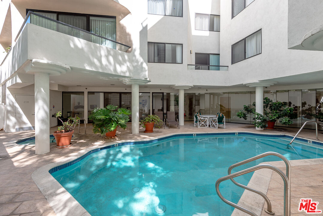 450 N Maple Dr Unit: 501