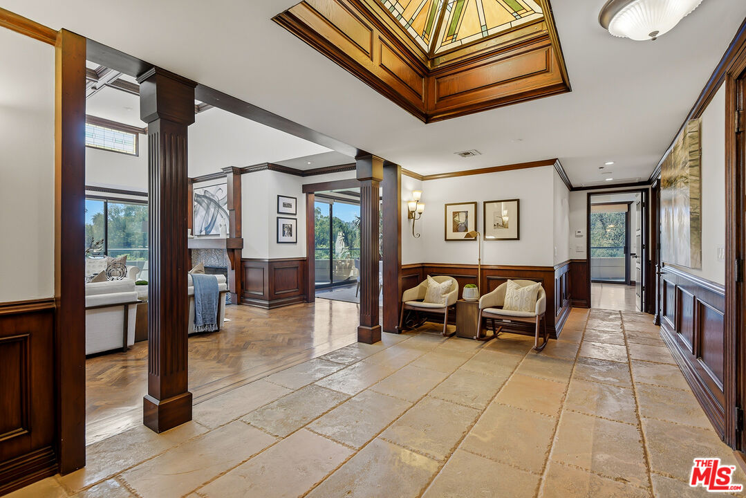 450 N Maple Dr Unit: 501