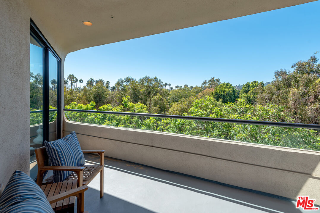 450 N Maple Dr Unit: 501