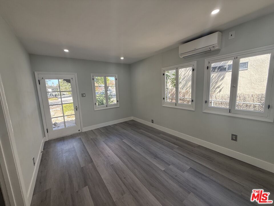 92 S Sunnyslope Ave