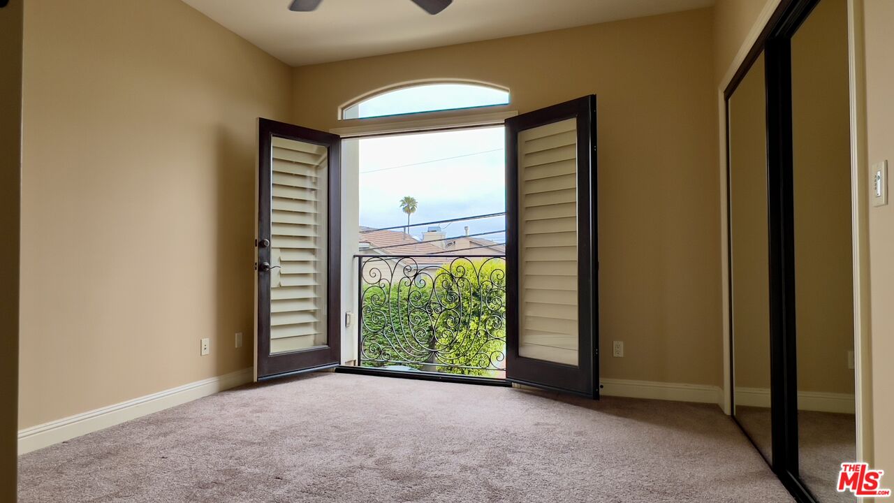 1011 Green Lane