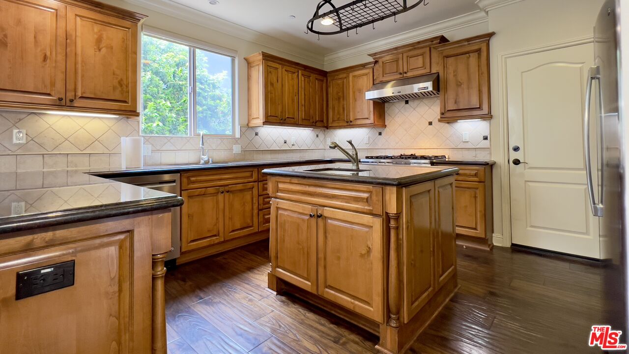 1011 Green Lane