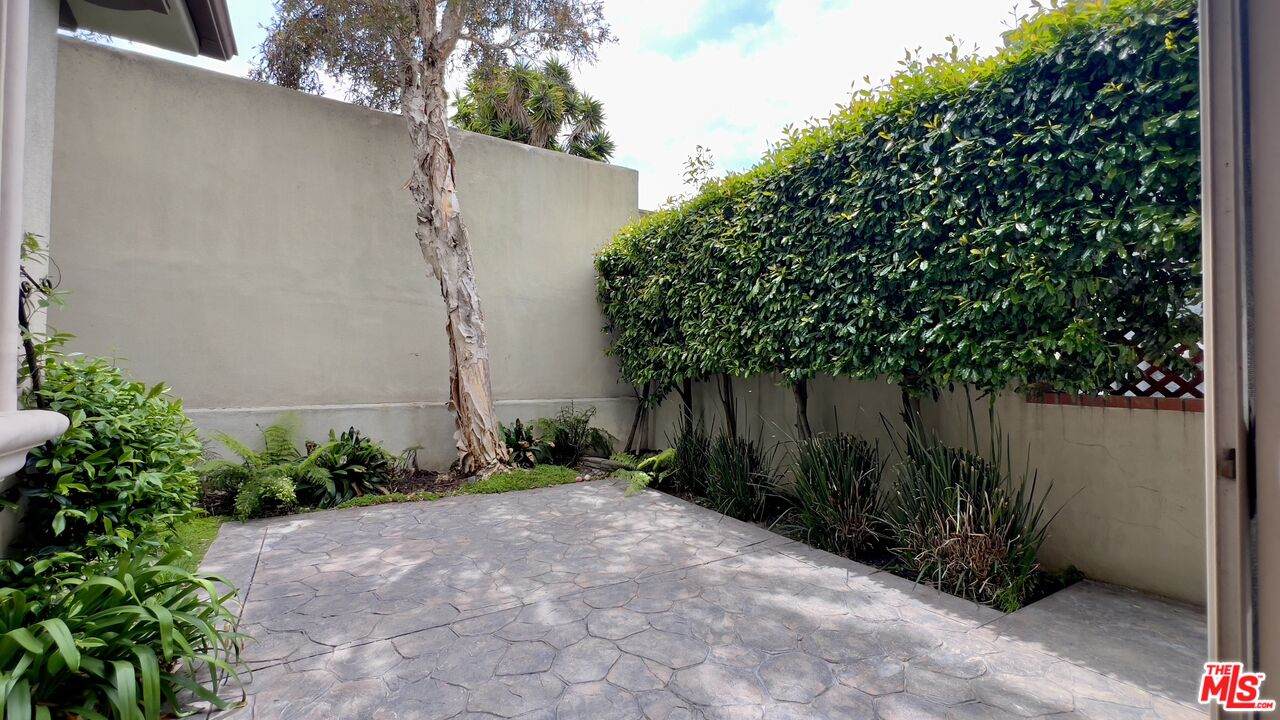 1011 Green Lane