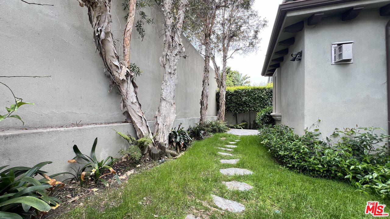 1011 Green Lane