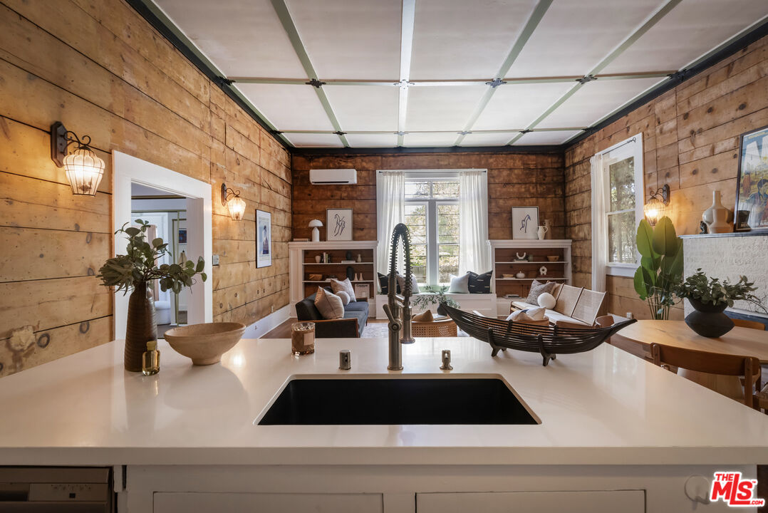 1159 N FULLER AVE Unit: A